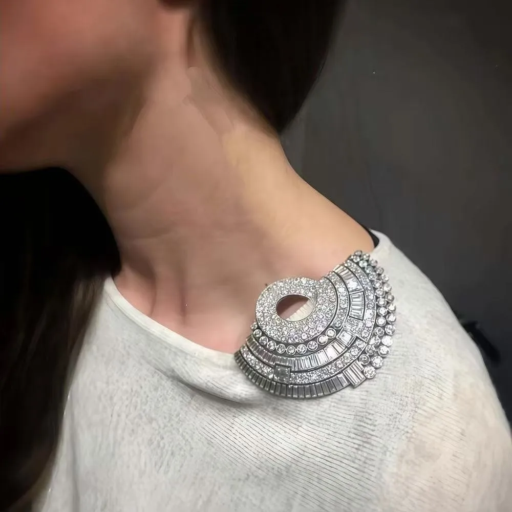 Exquisite Full Rhinestone Collar Clip Brooches Fan-shaped Jewelry Gifts Luxury Corsage Rhinestone Brooch Women