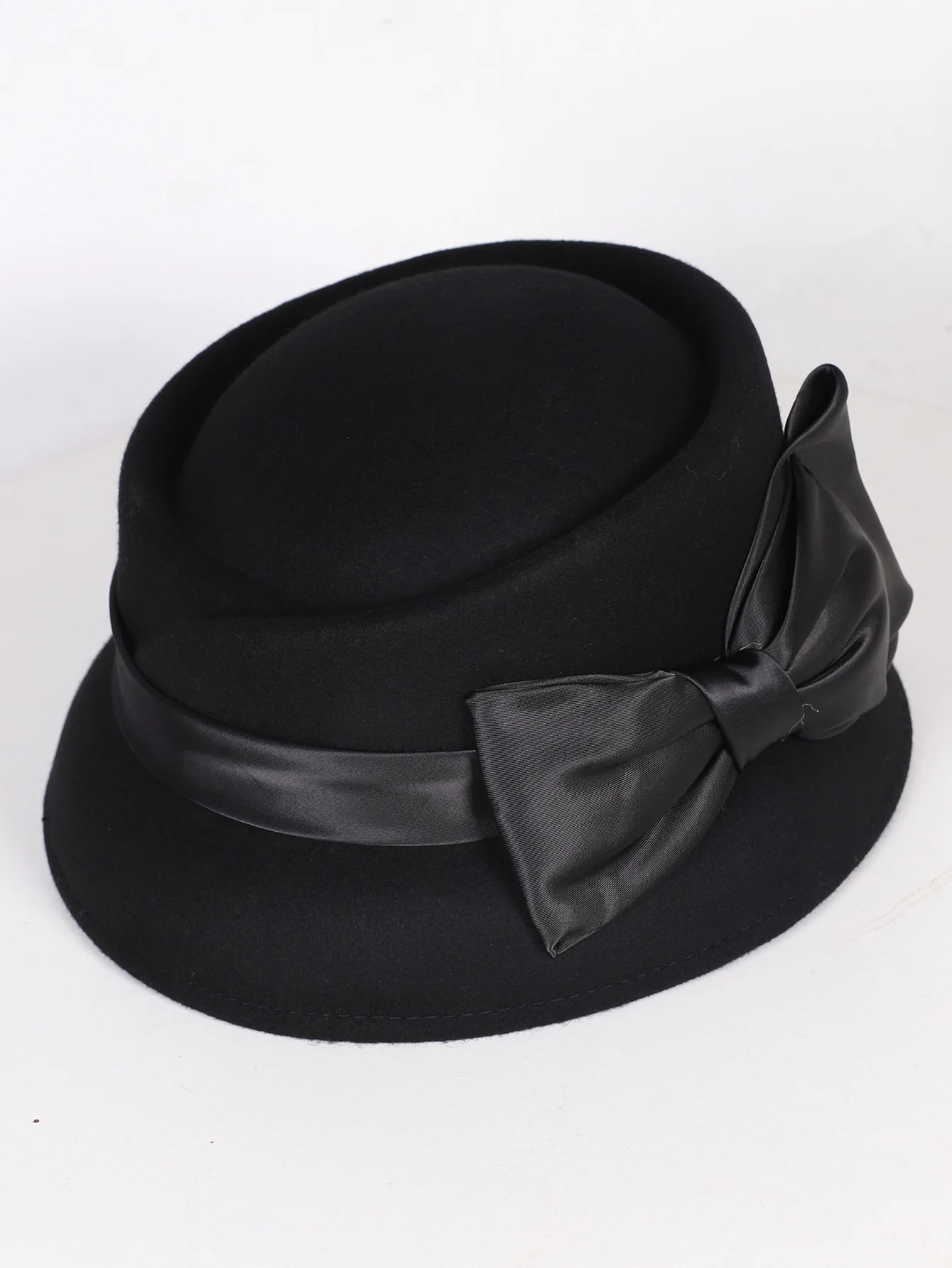 قبعة فيدوراس أنيقة من الصوف لعام 2025 مع شريط فيونكة لحفلات الزفاف الرسمية للكنيسة قبعات نسائية لحفلات الكوكتيل والشاي