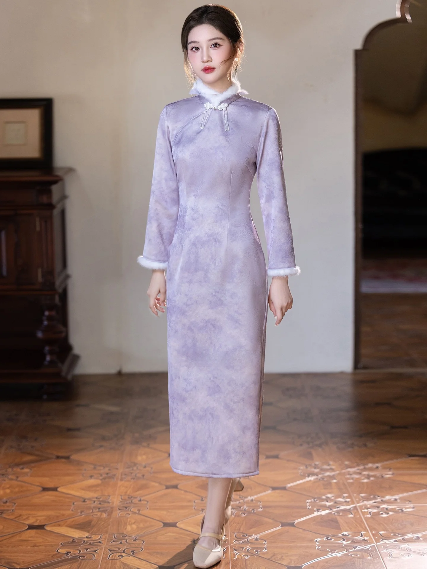 

Новое зимнее модное ретро-платье-ципао 2025 года для молодых женщин, фиолетовое, с длинными рукавами, на флисовой подкладке, в китайском стиле, с разрезом