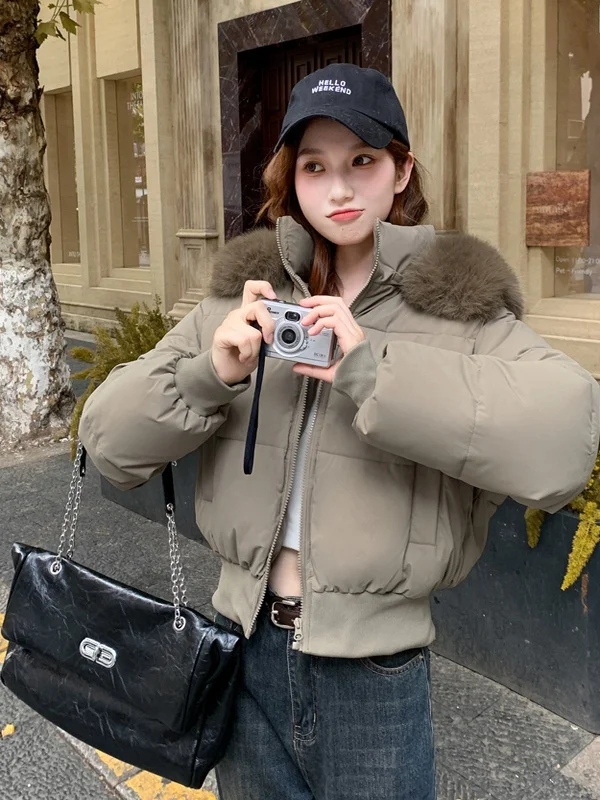 Zimowy płaszcz puchowy damski, luźny krój, bawełniany płaszcz z futrzanym kołnierzem i sznurowaniem w talii, koreański płaszcz typu sle bread.