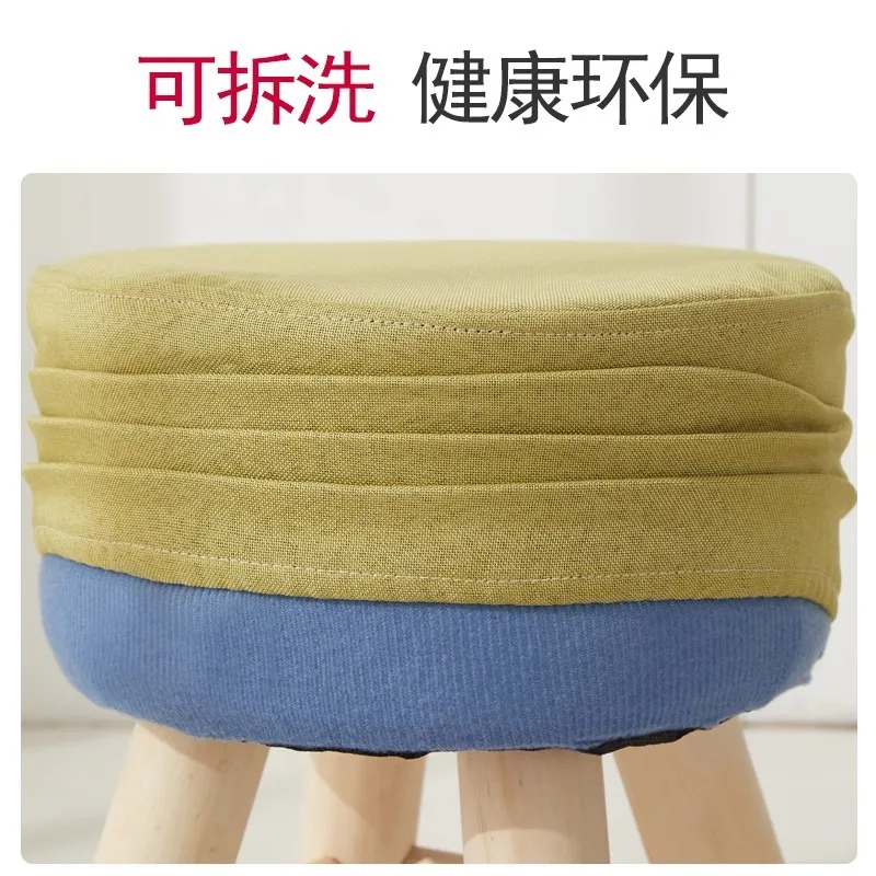 Низкий табурет из ткани