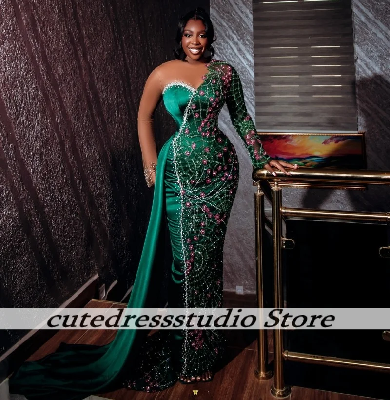 Luxuriöse Satin-Abendkleider für nigerianische Mädchen, exquisite Blumen, Perlen, lange Ärmel, grüne Meerjungfrau, Abendkleid, individuell gestaltet