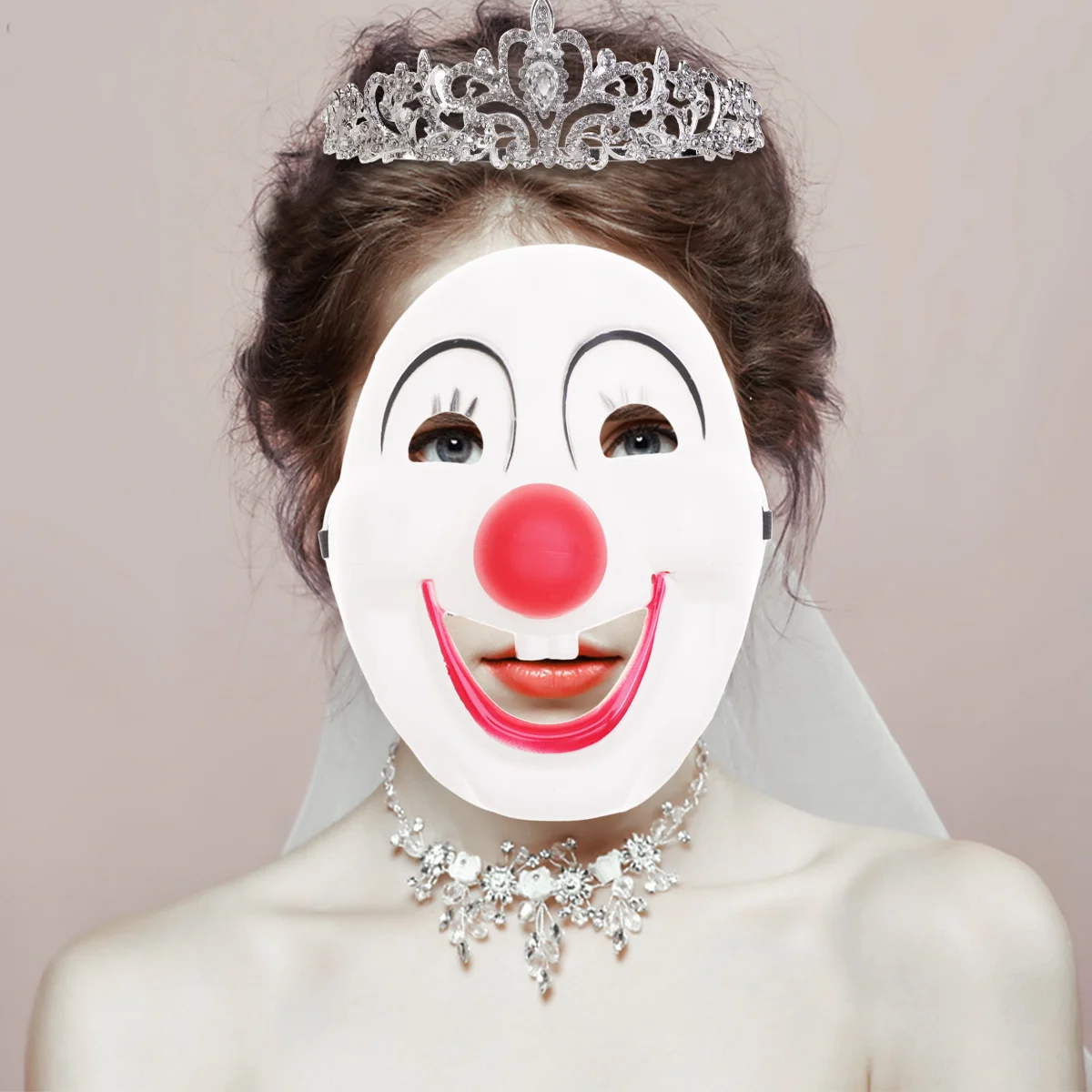 

прочная пластиковая маска клоуна, улыбающаяся маскарадный костюм на Хэллоуин, реквизит, аксессуар, забавная атмосфера, маска клоуна на Хэллоуин