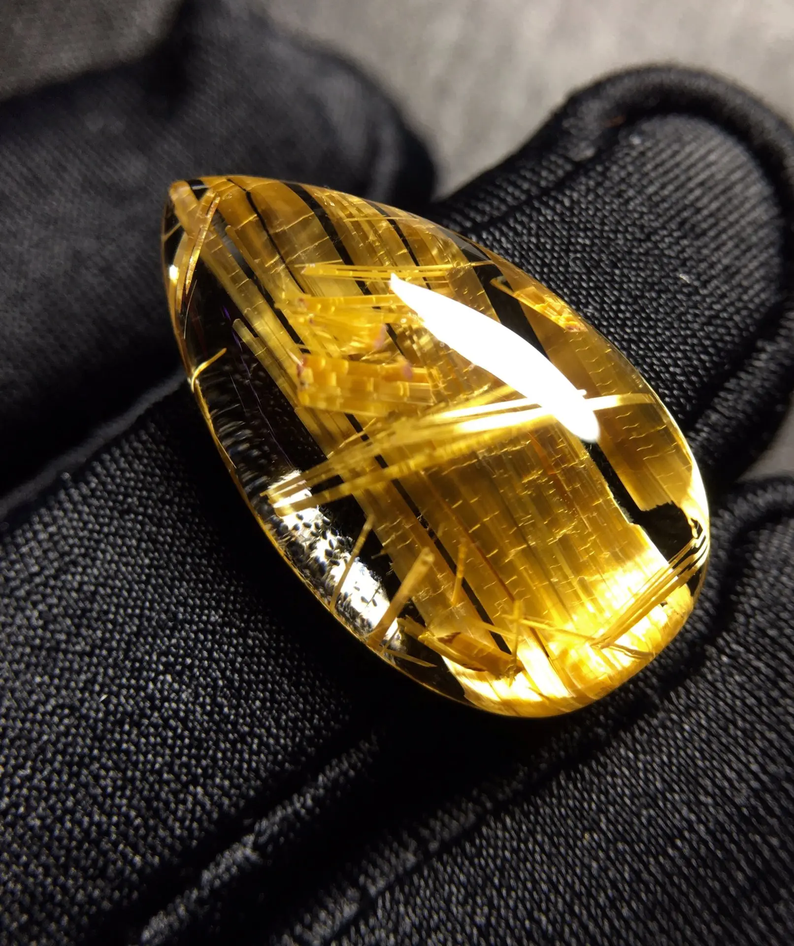 

Natural Gold Rutilated Quartz Pendant Rutilated Heart Love Jewelry 23.4*13.4*6.2mm Women Men Healing Wealty Stone Cat Eye AAAAAA