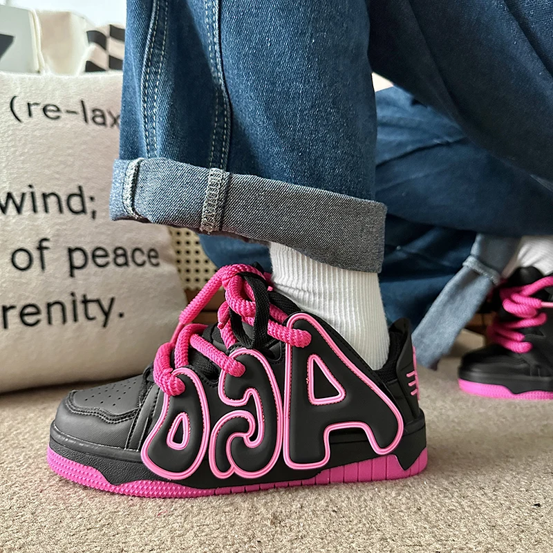 2024 Nero Rosa Lettera Coppie Scarpe da skateboard Piattaforma low-cut Scarpe da ginnastica da uomo Scarpe sportive da donna stringate di alta qualità invernali