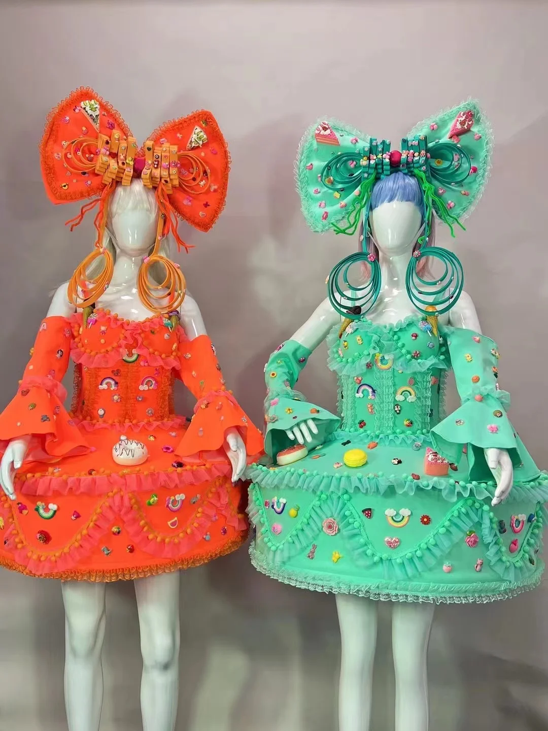 Vêtements de performance de Noël, robe de gâteau de bonbons, coiffure mignonne, ouverture de bar de défilé, chanteur, soirée sur scène de danse, tenue de spectacle de club rave