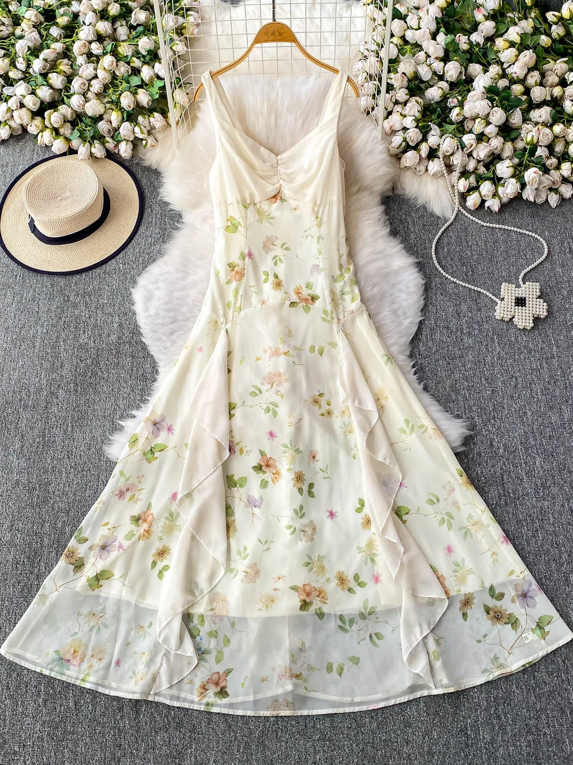 กระโปรงชีฟองลายดอกไม้ทรงเอวเข้ารูป ผูกโบว์ สายไขว้ คอวี สำหรับผู้หญิง รุ่น Summer Pure Desire Splice พร้อมกระโปรงบานใหญ่และลายดอกบัว