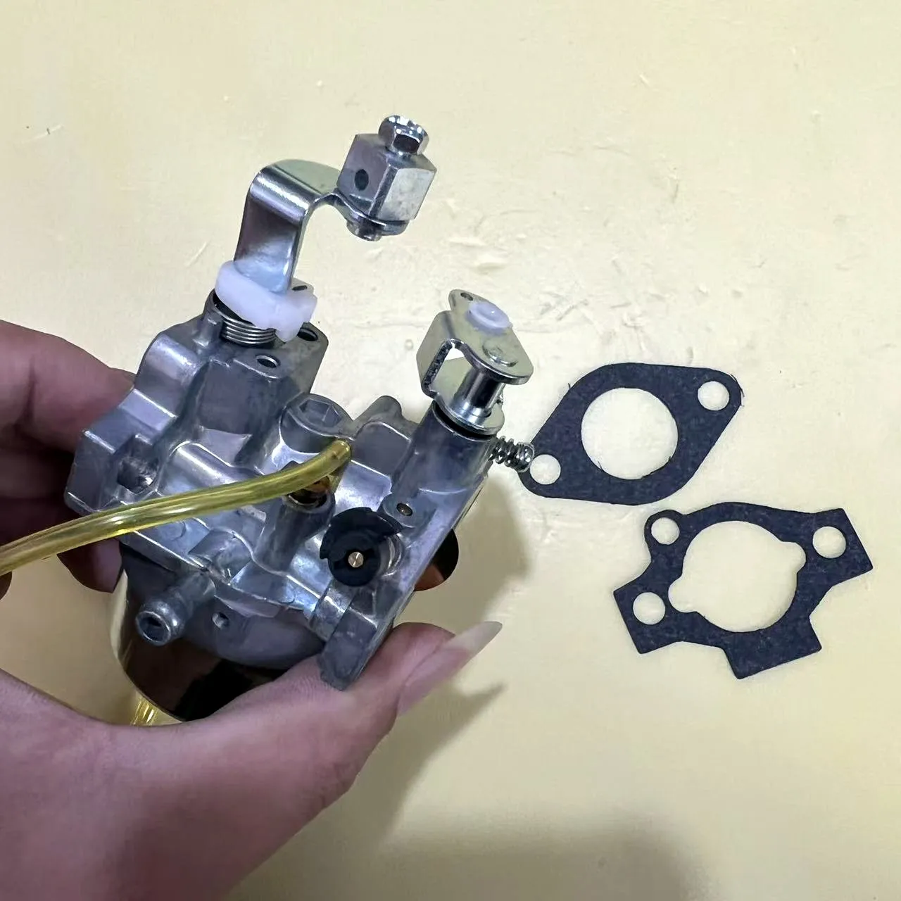 

Carburetor For Mitsubishi GM182 GT600 GT600LC ISIKI 6HP PC4 PC6 4 CYCLE Hand held rice transplanter parts