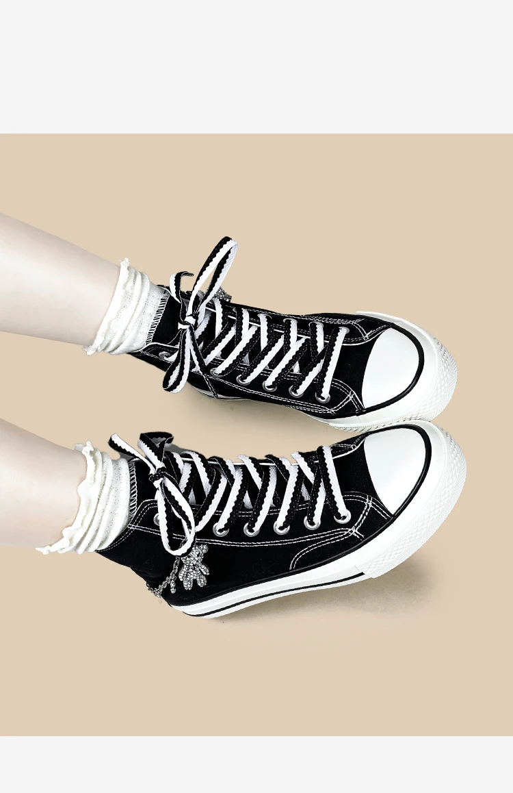 Amy und Michael Kawaii Bären-Charms Damen-Sneaker Niedliche Mädchen-Studenten High-Top Freizeit-Leinenschuhe Modische Teenager-Skateschuhe – Detail 7