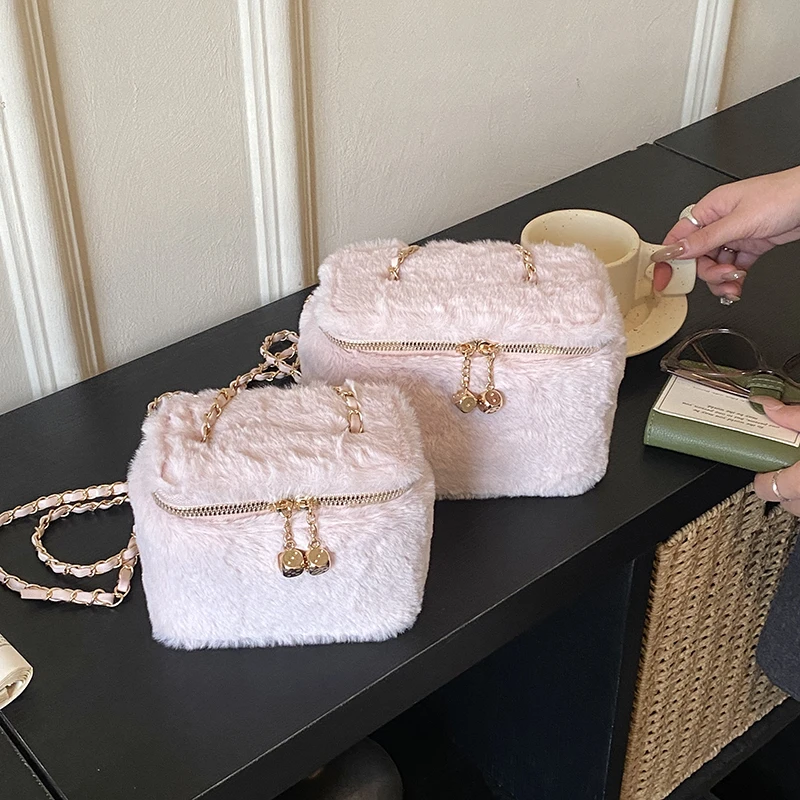 

Fur Women's Mini Small Box Bag Luxury Warm Plush Hand Bags For Women Crossbody Fashion Furry Clutch Cute Ladies Phone Purses