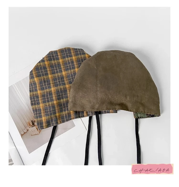 Wasteland Wind mostra il viso Borsa piccola Cappello per la testa Plaid retrò a doppia faccia può portare sottile Spice Girl Cappello pullover moda unisex