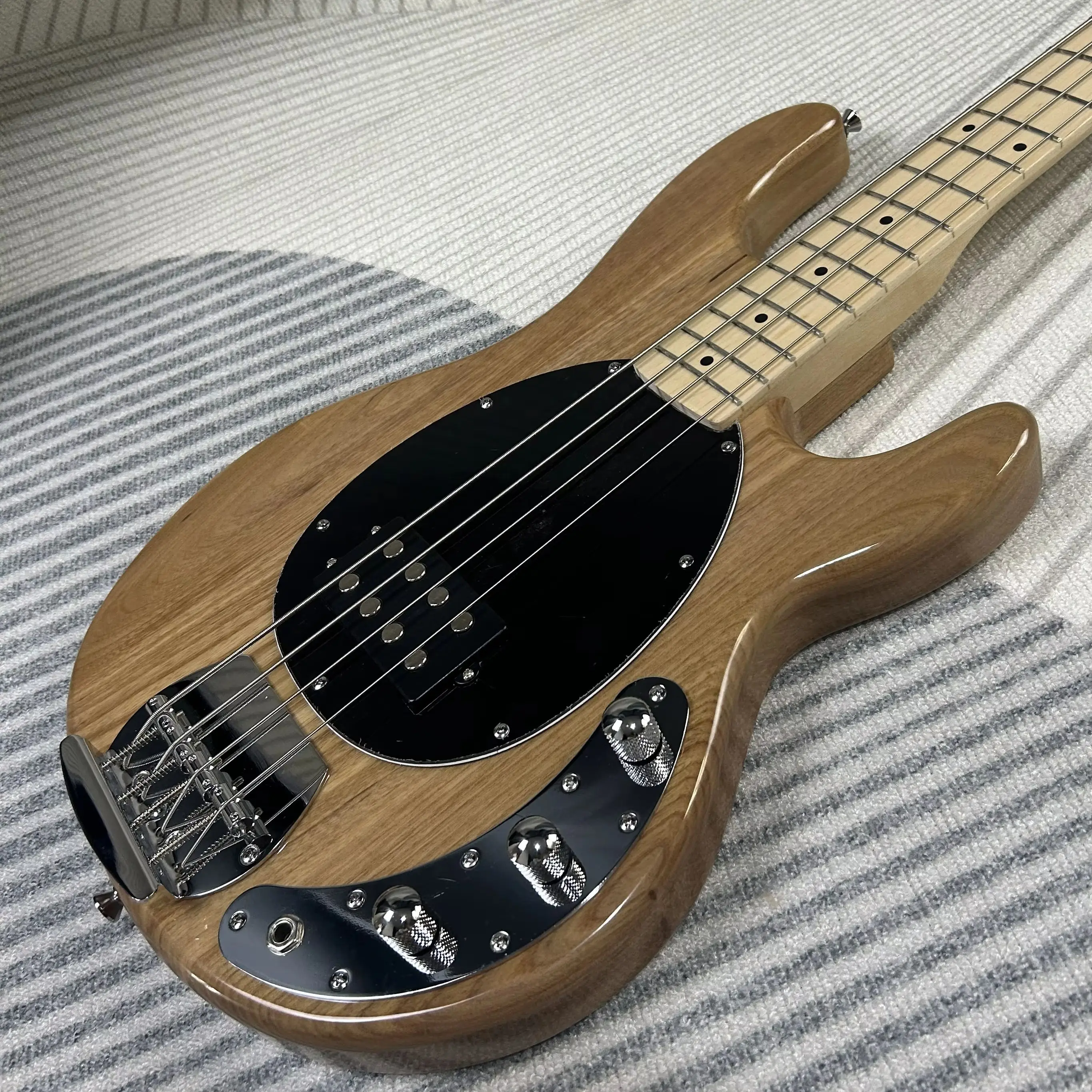 Hot Sale Bass Electric Guitars Basswood Body Maple Fretboard 4 Strings