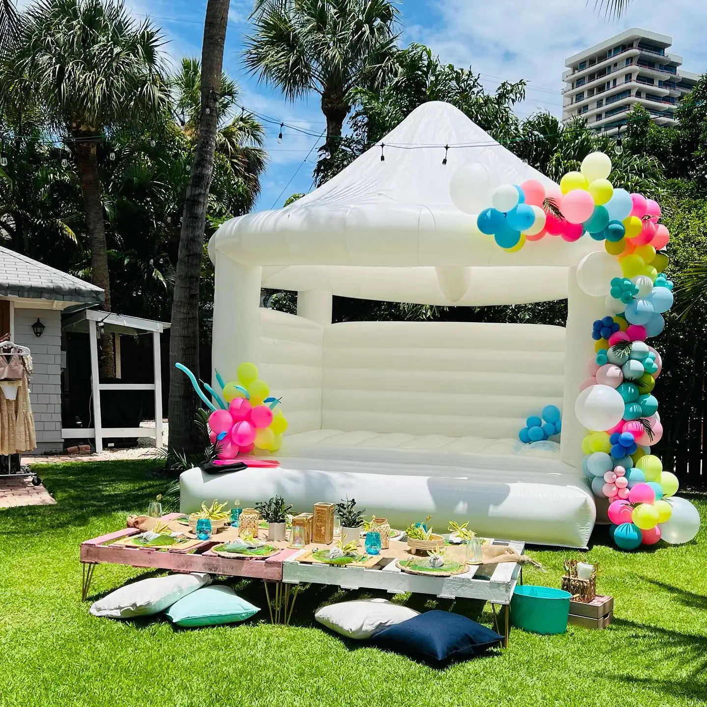 13FT PVC White Bounce House Castle With Roof Top & Blower Large Inflatable Bouncy Jumper Castle for Adults Kids Party Decoration