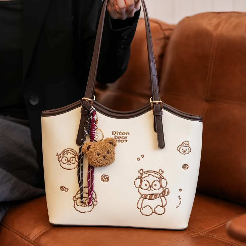 

2025 Women's Large Capacity Shoulder Bag Fashion Cartoon Underarm Handheld Leisure Outdoor Commuter Bag