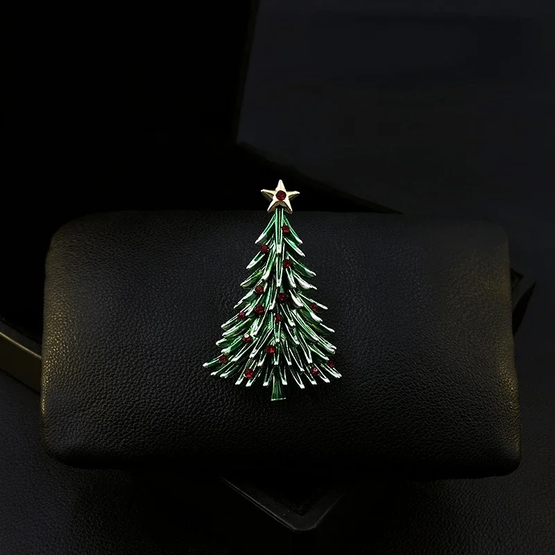 Exquisite Green Christmas Tree Snowflake Deer Brooch Men Women Badge Boutonniere Sweater Coat Accessories Gift Jewelry Pins 1670