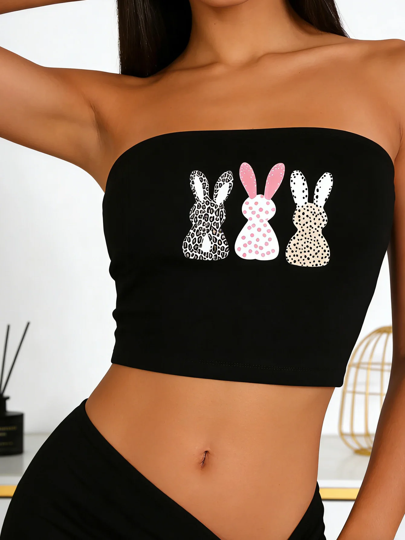 Lady's three-rabbit print short-sleeved plunging-neck top - Machine washable, suitable for all seasons, suitable for daily wear