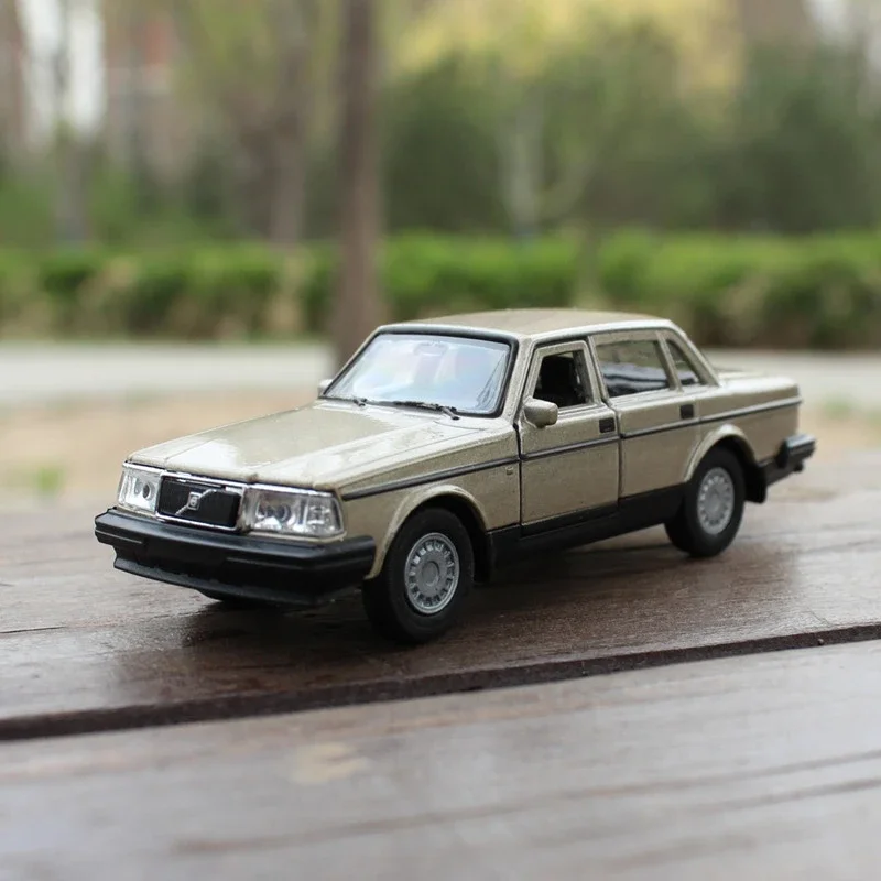 WELLY 1:36 VOLVO 240 GL Alloy Classic Car Model Simulation Diecast Metal Toy Retro Car Model Collection Childrens Gifts BD32