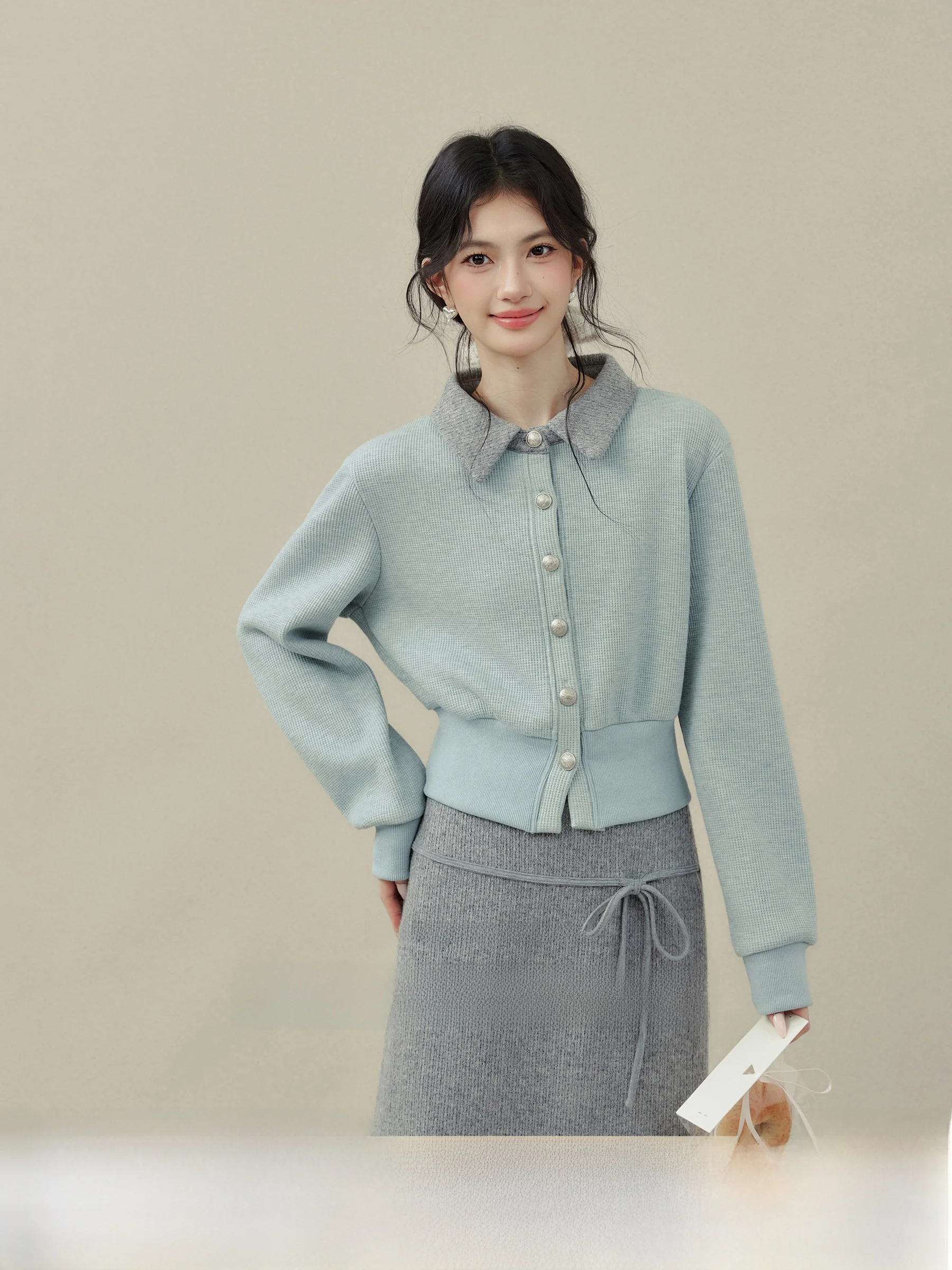 

Комплект женский: кардиган с высокой талией и открытыми рукавами, с воротником, больших размеров, с изящным принтом «Свет и туман» от Wang Xueng