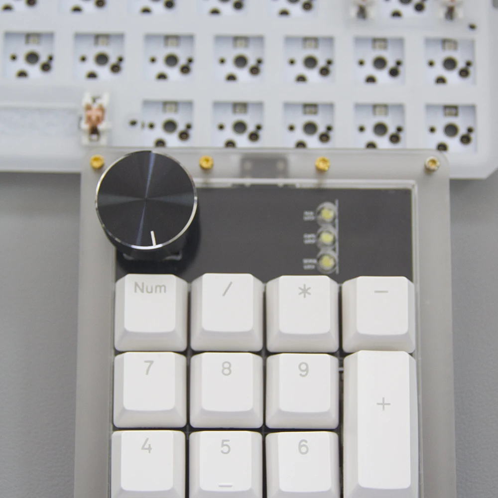 RGB Backlit VIA QMK 17 Key Numpad Programable Mechanical Keyboard with Keycap Switch Satellite axis Full Keyboard South Face