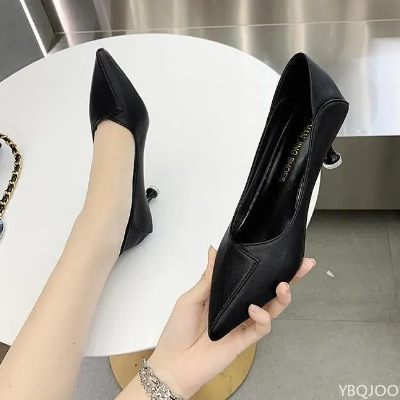 Primavera estate nuove eleganti semplici tacchi alti da donna alla moda versatili bocca bassa tacchi sottili scarpe a punta