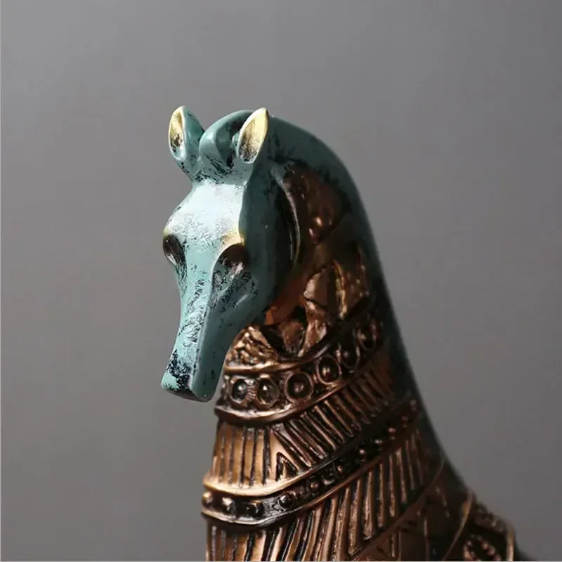 European Luxury Ornaments Office Decoration Home Furnishing Crafts Decor Lucky War Horse Resinic Figurine Custom