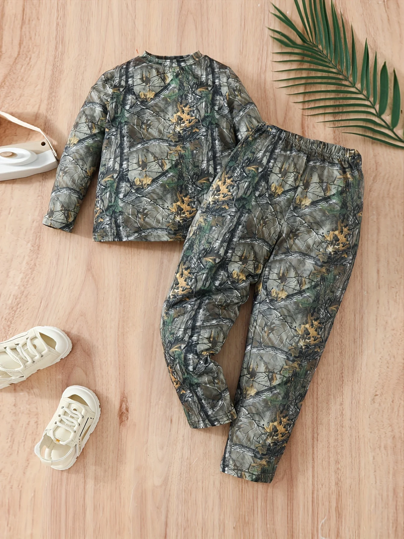 Boys 2-piece Trendy Pajama Sets Allover 3D Fallen Leaves Pattern Round Neck Long Sleeve Top & Matching Pants Comfy Casual PJ Set