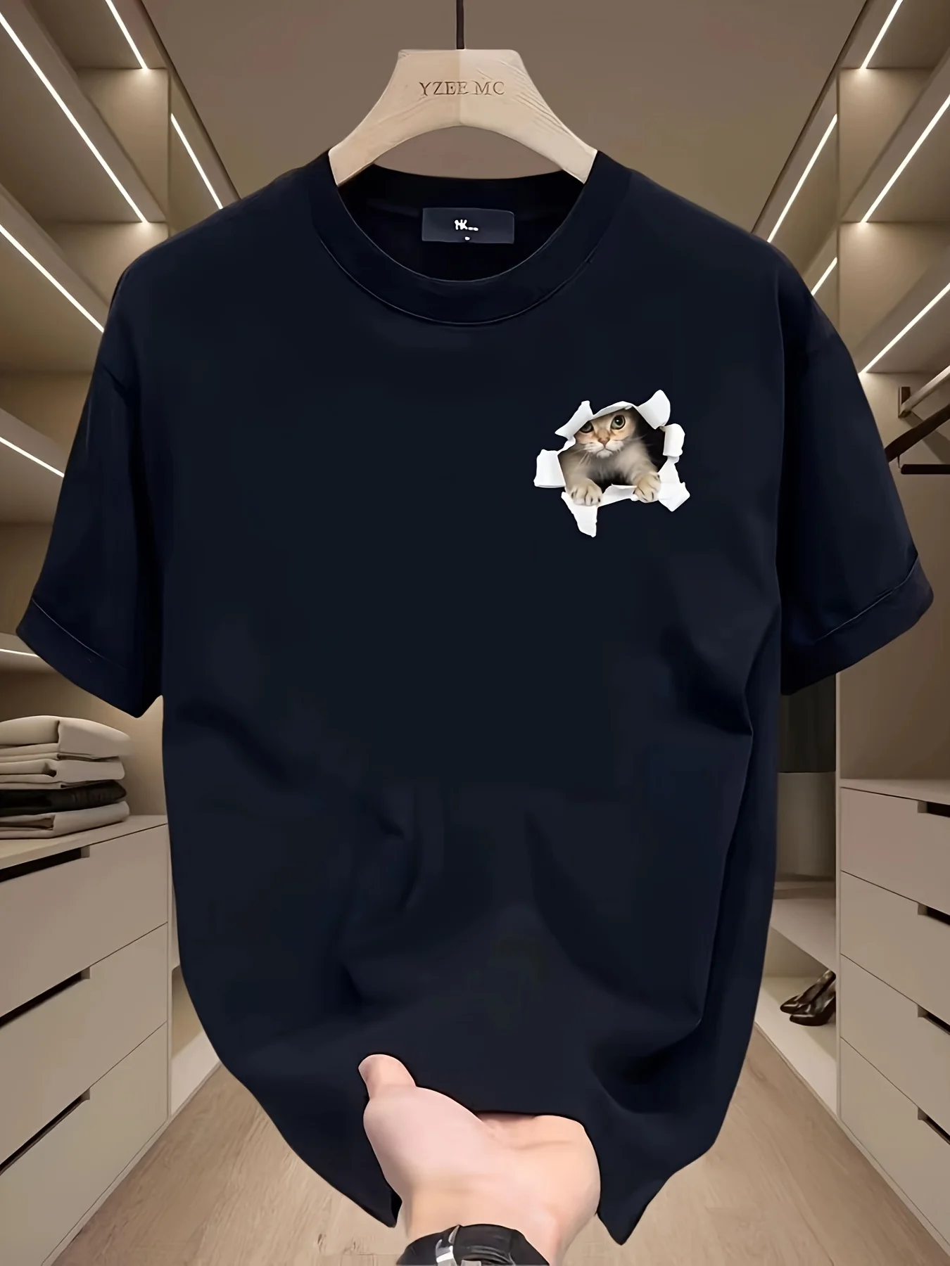 Modisches Herren-Kurzarm-T-Shirt im entspannten und lässigen Sportswear-Stil mit dreidimensionalem Katzenmuster.