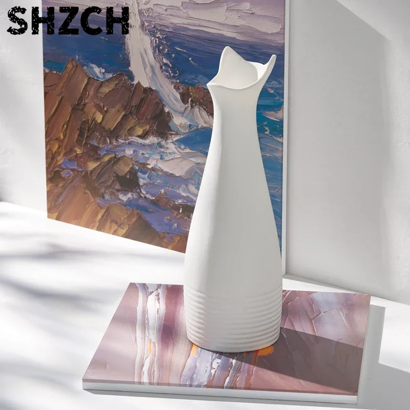Luxury Cat-Shaped Ceramic Vase Nordic Minimalist White Flower Holder Modern Home Accent Piece Creative Dry Flower Decor