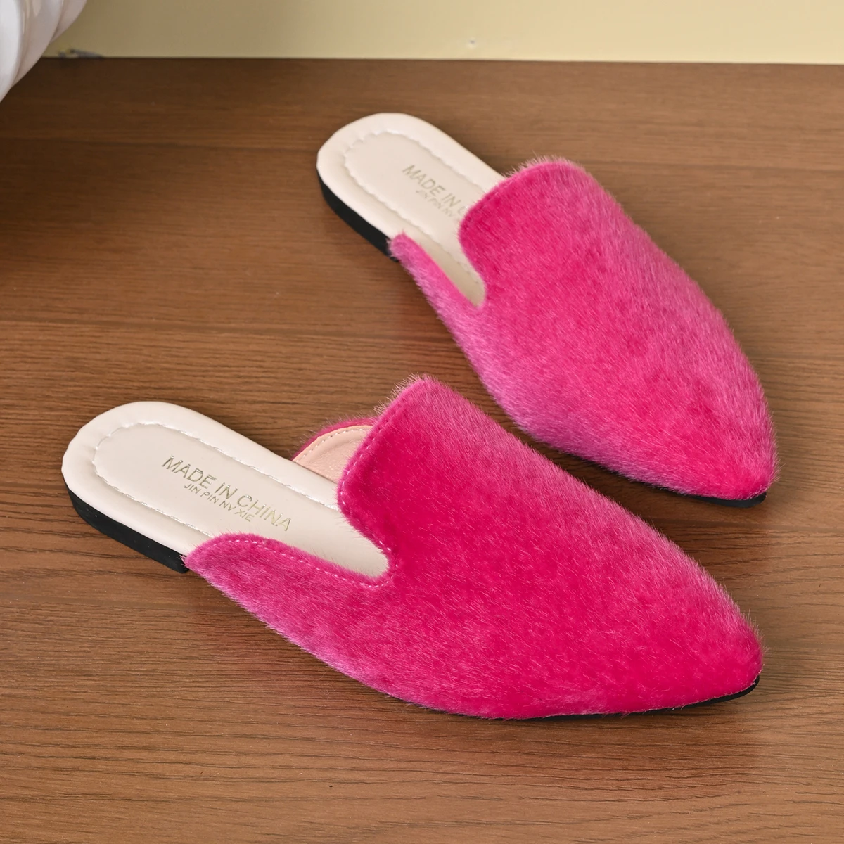 

Элегантные женские туфли-лодочки на низком каблуке с острым носком, модные тапочки с плюшевым носком, женские удобные повседневные туфли без шнуровки на плоской подошве