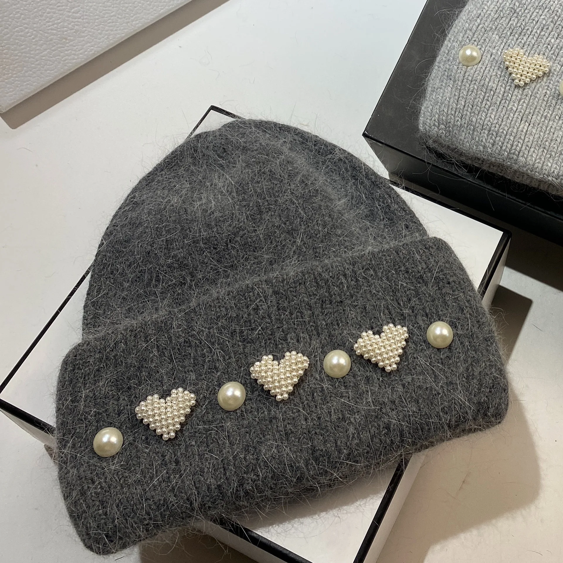 Designer Brand Love Heart Pearls Rabbit Fur Knitted Hat Women Winter Warm Hats Fashion Lady Ear Protection Beanie Wool Skullies