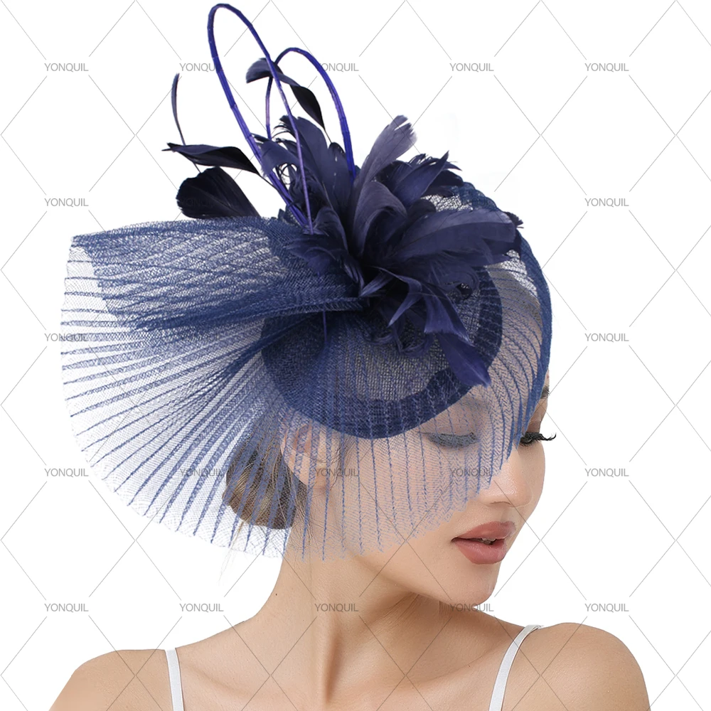 Hochwertige Sinamay-Fascinator-Modehüte für Frauen mit Blumenschleier, modische, elegante Brautmütze, Kopfbedeckung mit Feder – Detail 3
