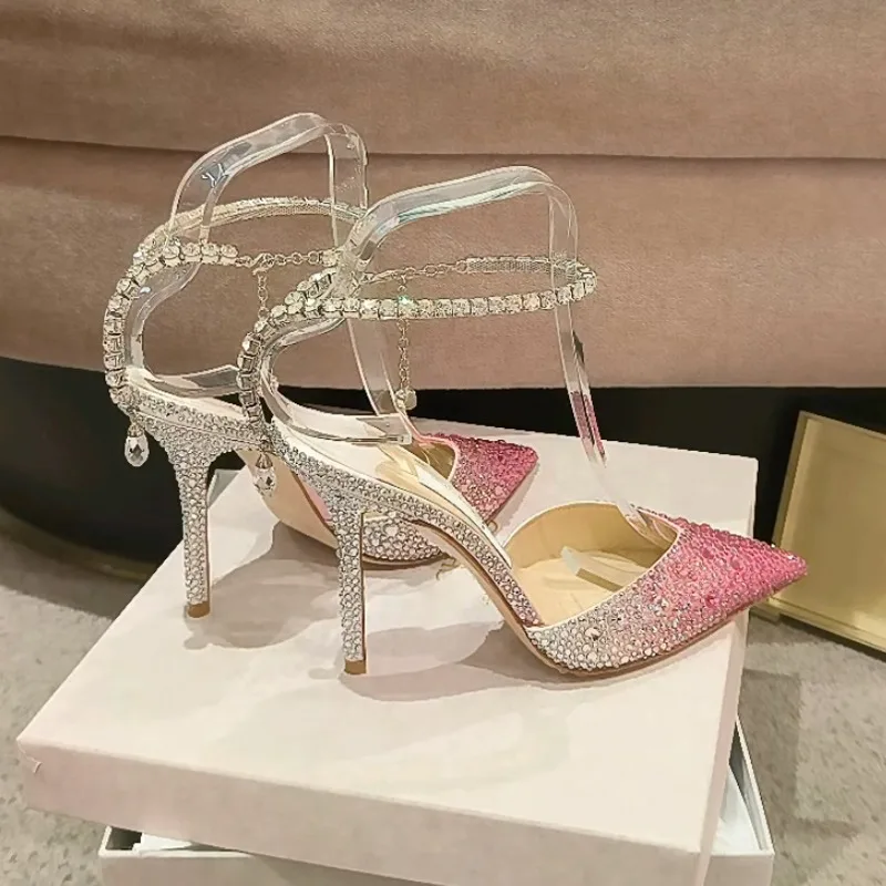 2025 Novos saltos super altos gradientes europeus e americanos, sapatos únicos para banquetes e discotecas, sandálias femininas Rhinelette