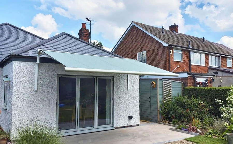 

2025 Retractable Full Cassette Awning Canopy Roof Motorized Rainproof Automatic Arm Waterproof Fabric Patio Electric Awnings