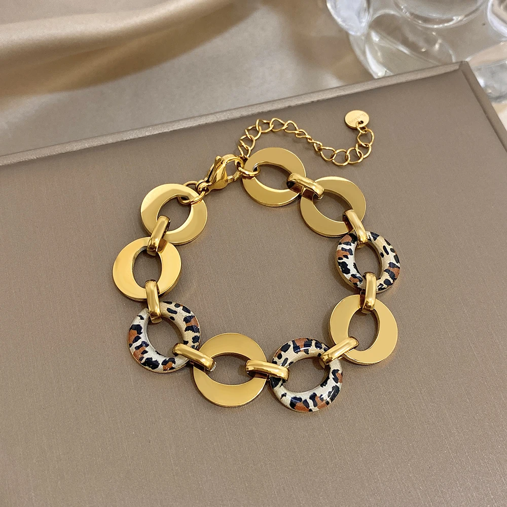 

Freetry Vintage Leopard Stainless Steel Bracelets for Women New Fashion Hollow Out Circular Chain Bracelet Waterproof Jewelry