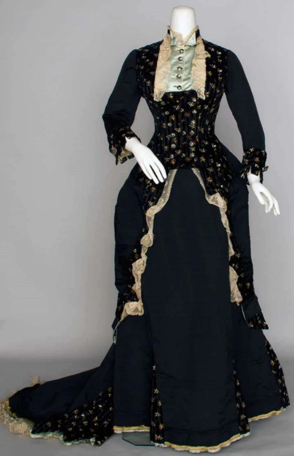 

1870s Duchess Visiting Costume Victorian Edwardian Royal Noble Queen Dinner Dress Colonial Civil War Manor Tea Party Ball Gown