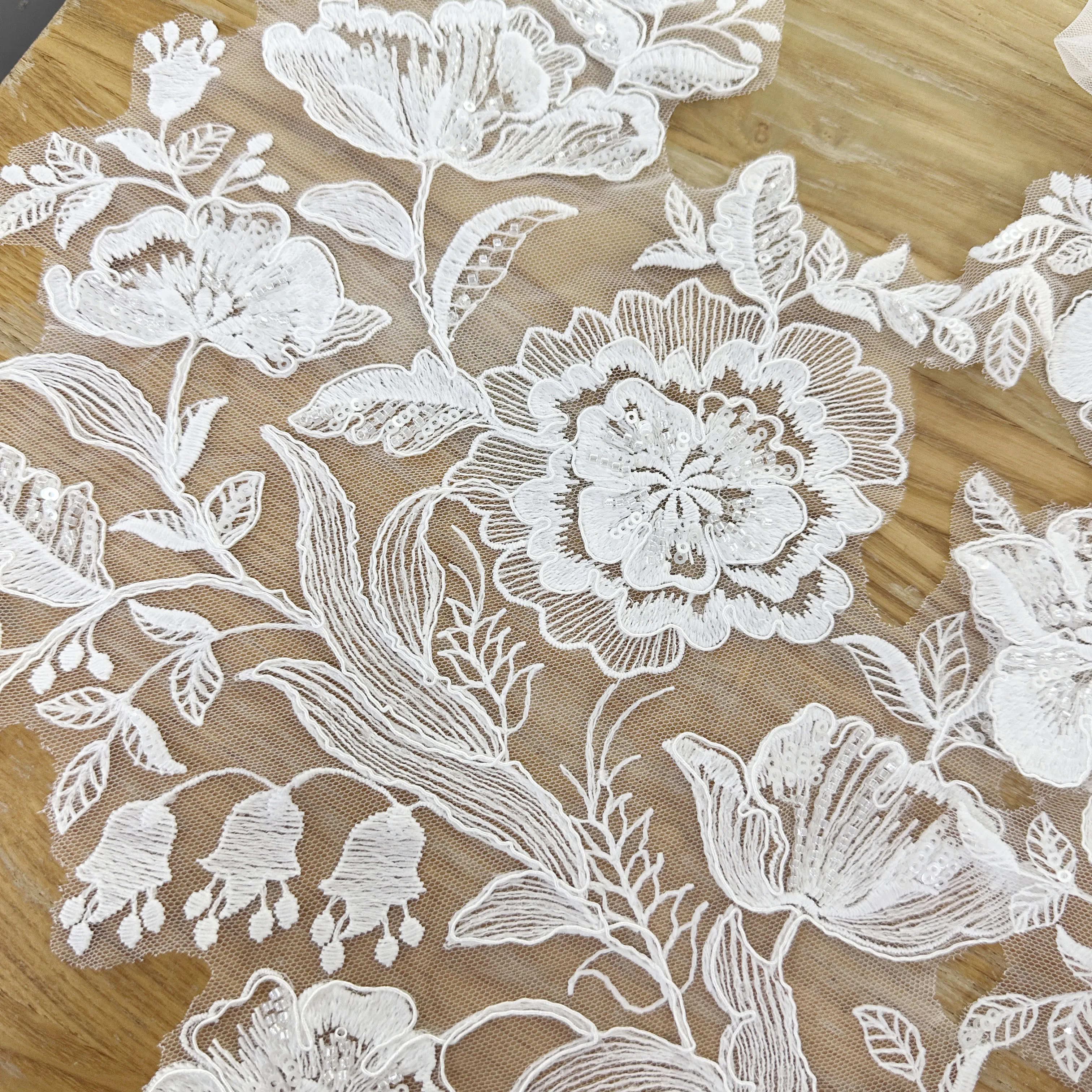 1 Paar 3D-Perlen-Stickerei Hochzeitskleid Spitzenapplikation, Alençon-Blumenapplikation für Strumpfbänder – Detail 3