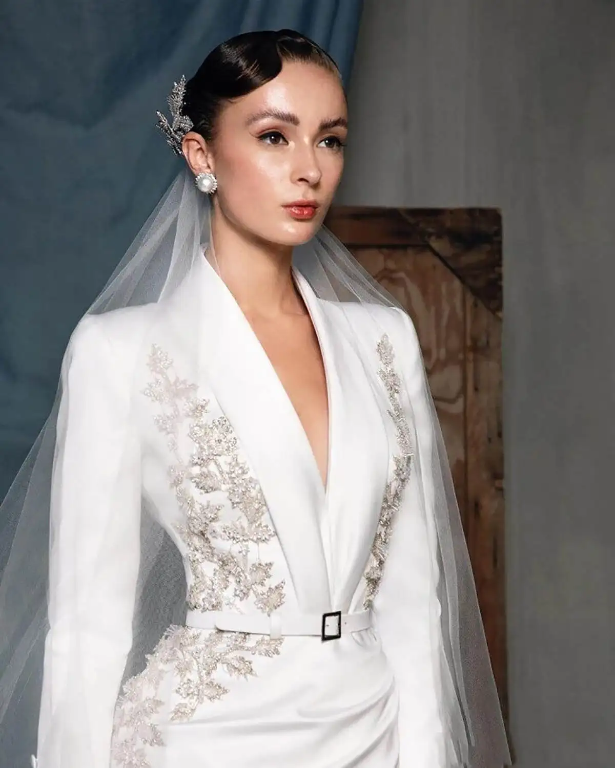 RunwayT Wedding Dresses V-Neck Applique Sash Cap Shoulder Ruffles Brush Train With Jacket Lady Dress Princess Gown Custom Made