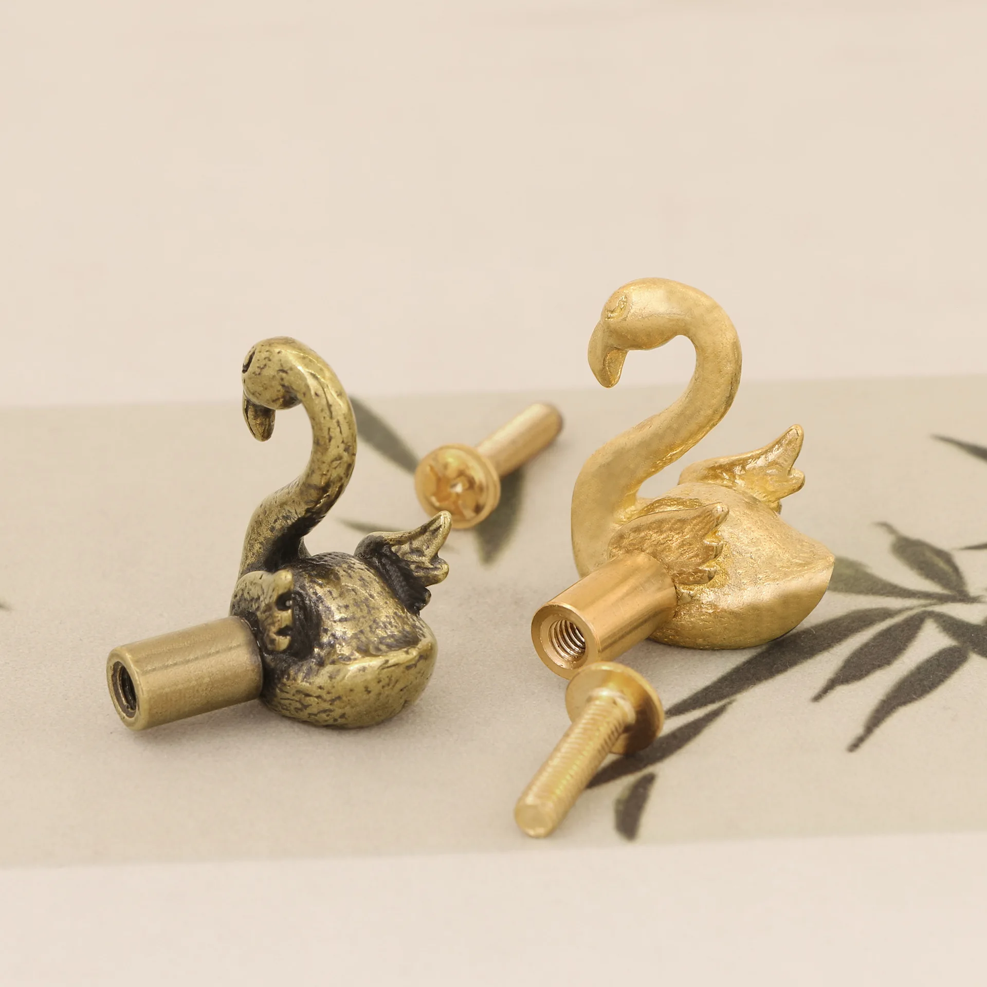 フラミンゴのドアハンドル、キャビネットプル、ドアメタルハンド - Vintage Furniture Hardware Pulls のレビューと価格