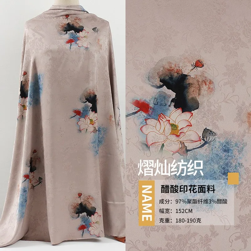 Красная марлевая жаккардовая ткань в китайском стиле для чонгмов среднего и пожилого возраста.