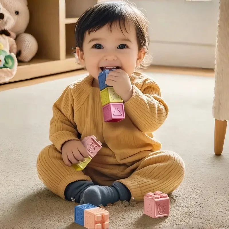 บล็อกต่อเนื้อนิ่มสำหรับเด็กเล็ก ของเล่นเสริมพัฒนาการ พร้อมสัตว์ต่างๆ ตัวเลข และคุณสมบัติการเรียนรู้สี