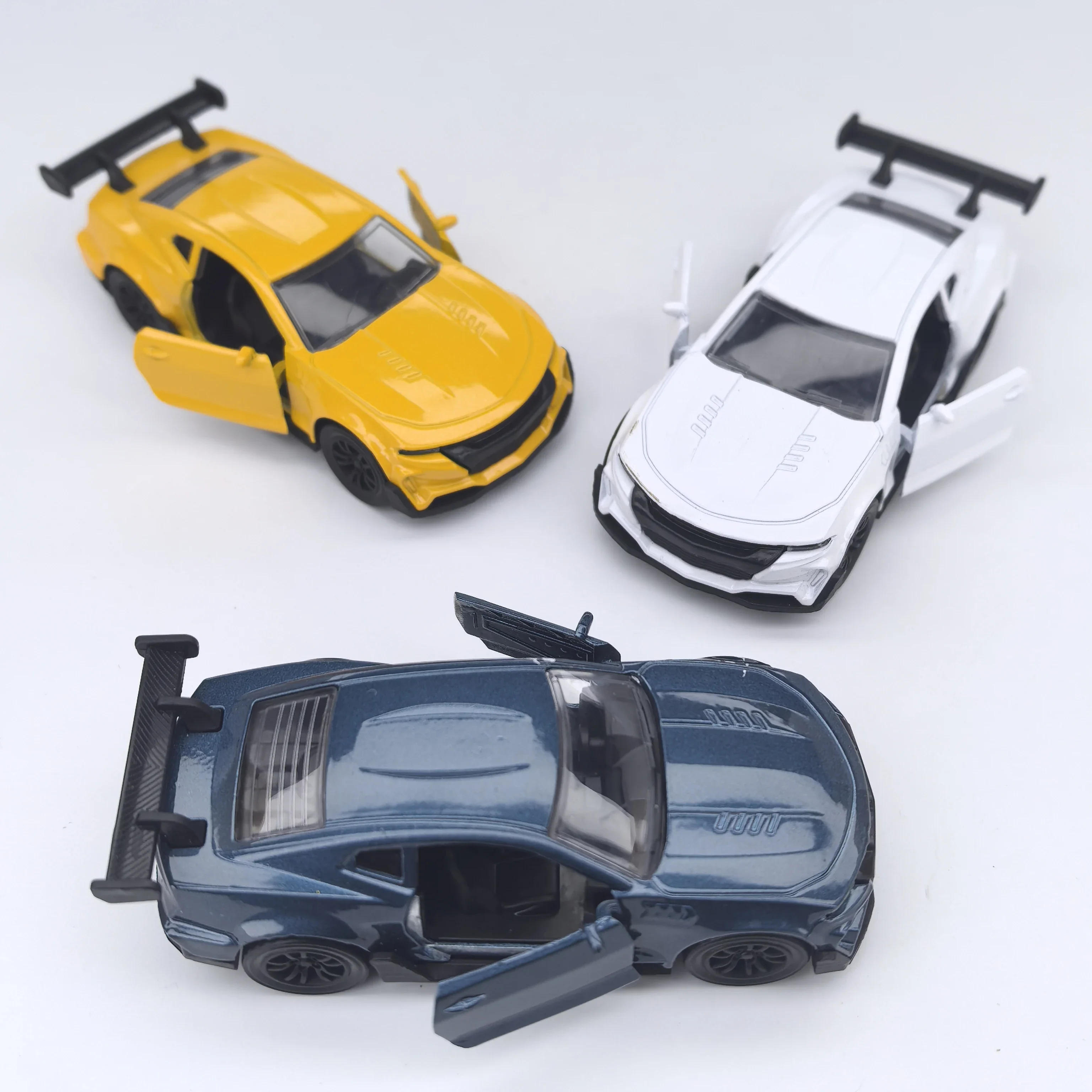 Alloy car model, realistic sports car model, children's toy racing car, inertia pull-back car with openable doors, car ornament