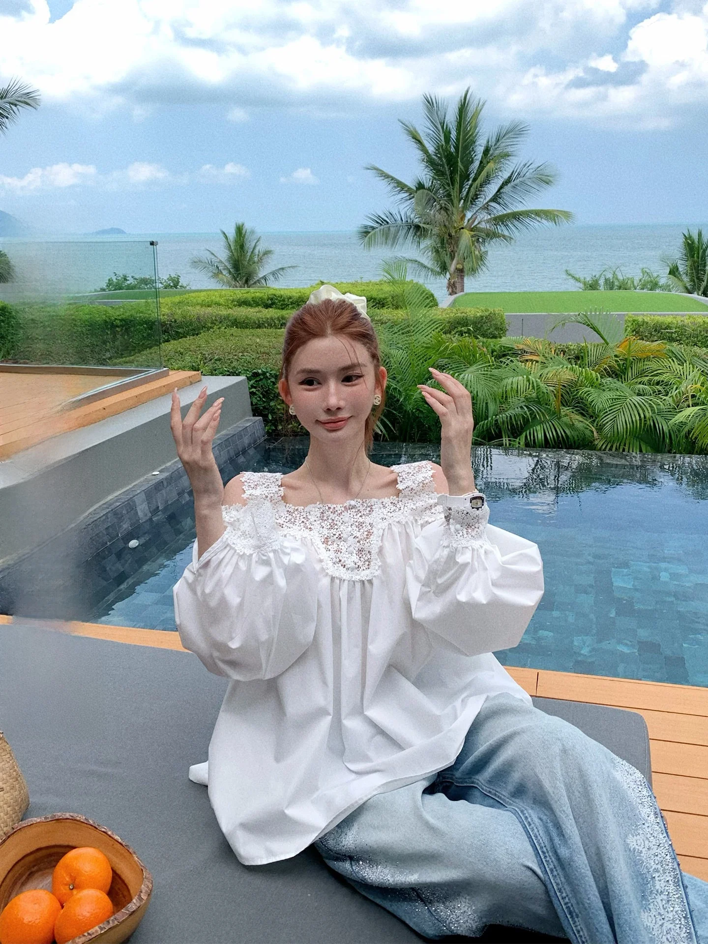 

Женская повседневная рубашка в корейском стиле с длинными рукавами и открытыми плечами, свободного кроя, из комфортного, приятного для кожи полиэстера.