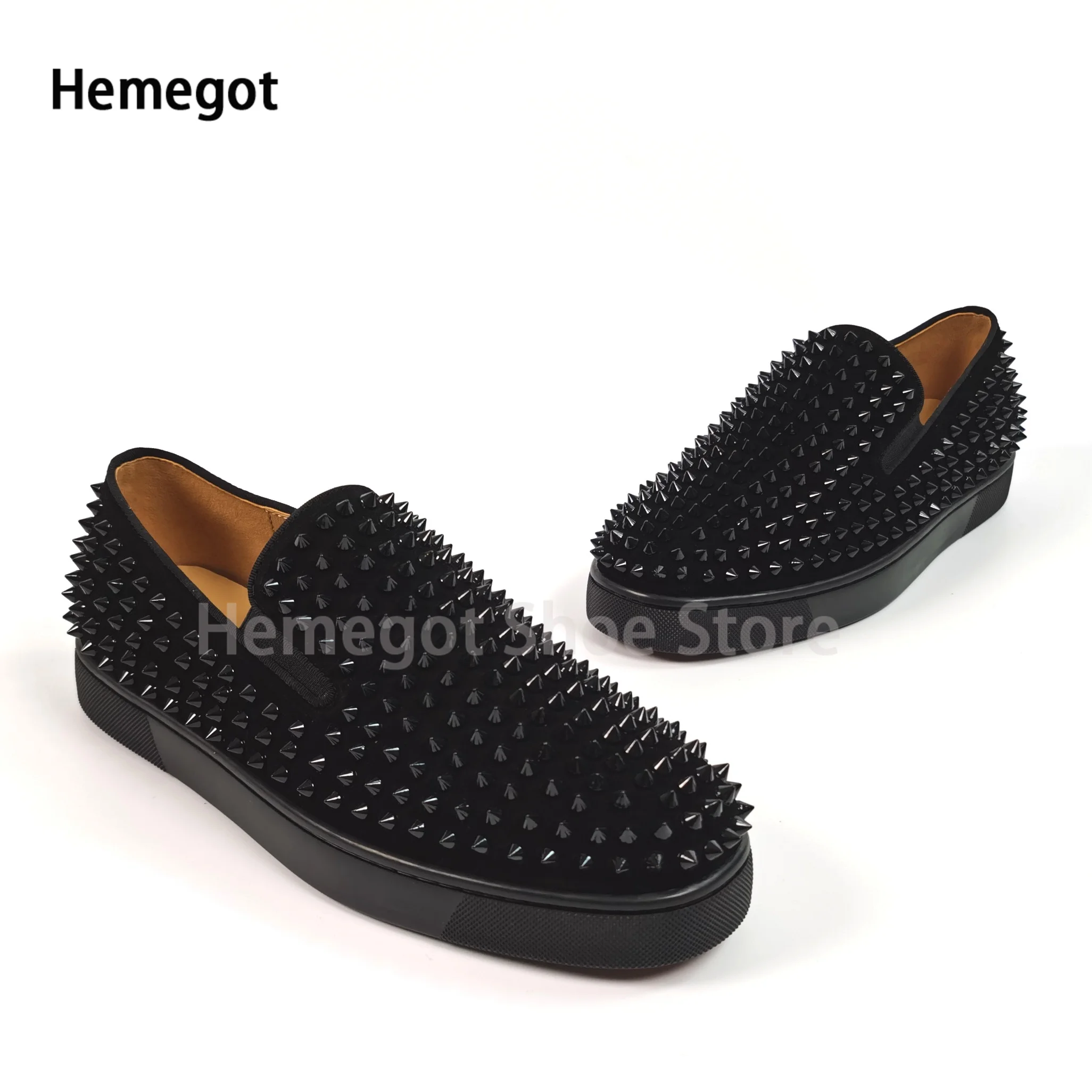 Pantofole da uomo rivettate bianche in pelle Low Top Flat Casual Shoes maschi marca rivetti neri di alta qualità mocassini con suola spessa