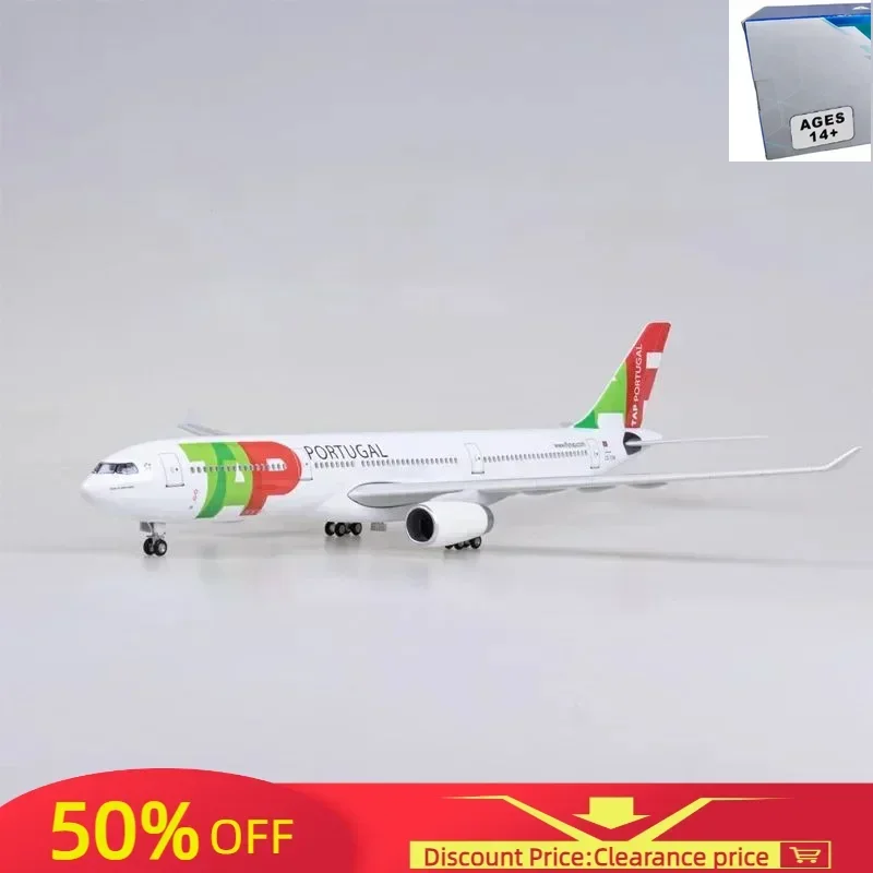 

47 см масштаб 1:135, литая под давлением модель из смолы Air Portugal Airbus A330 со светом и колесами, самолет, коллекция самолетов, дисплей, игрушечный вентилятор