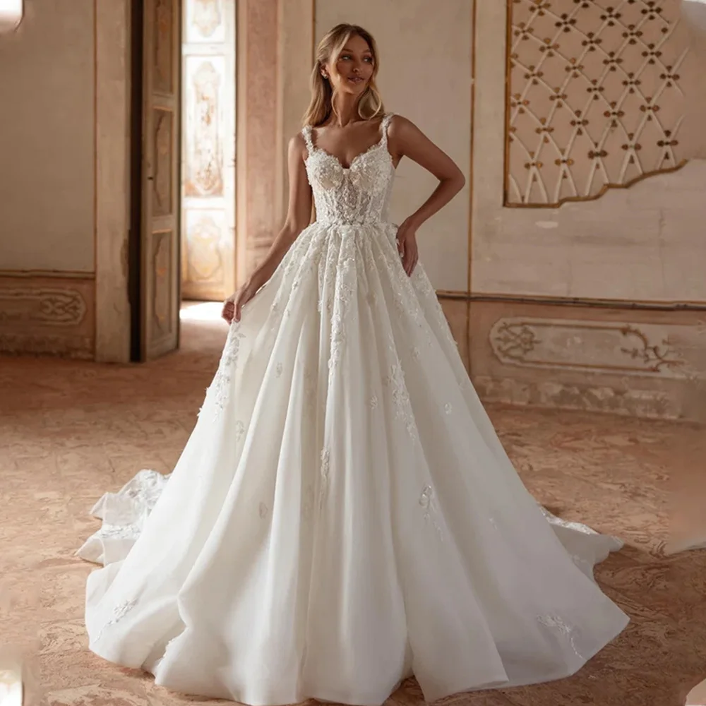 فساتين زفاف فاخرة بحمالات رفيعة على شكل قلب مزينة بالدانتيل على شكل حرف A مصنوعة حسب الطلب مشد سويب تراين 2026 فيستدو دي نويفال