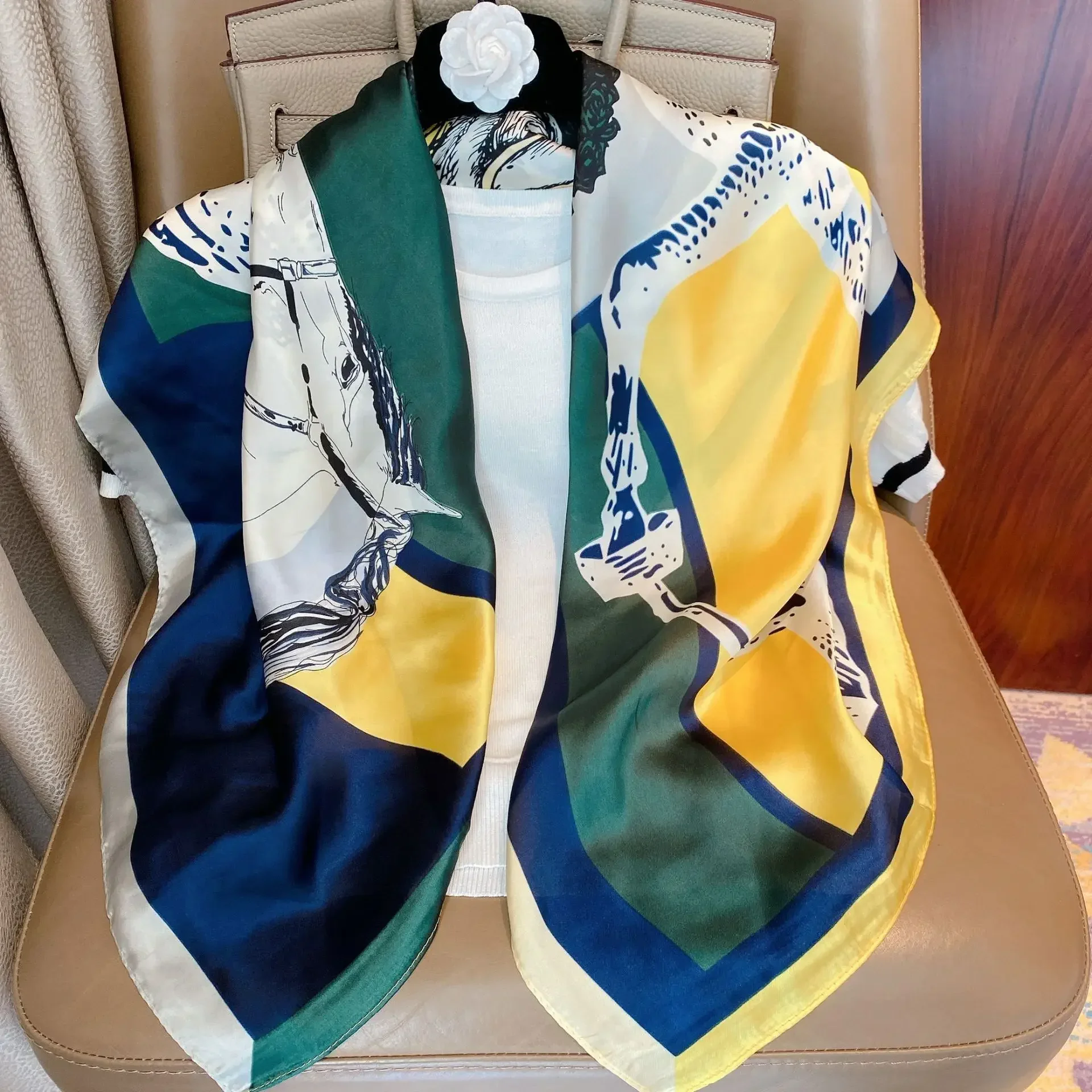 軽い高級90シルクスカーフ黒と白のストライプを模倣プリント大きな正方形ショール新年ギフト