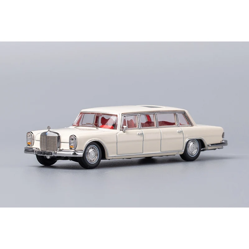 GCD Diecast Model Car 1/64 Pullman White or Red Color Luxury Retro Celebrity Vehicle with Case Gift for Boys Girls Adults