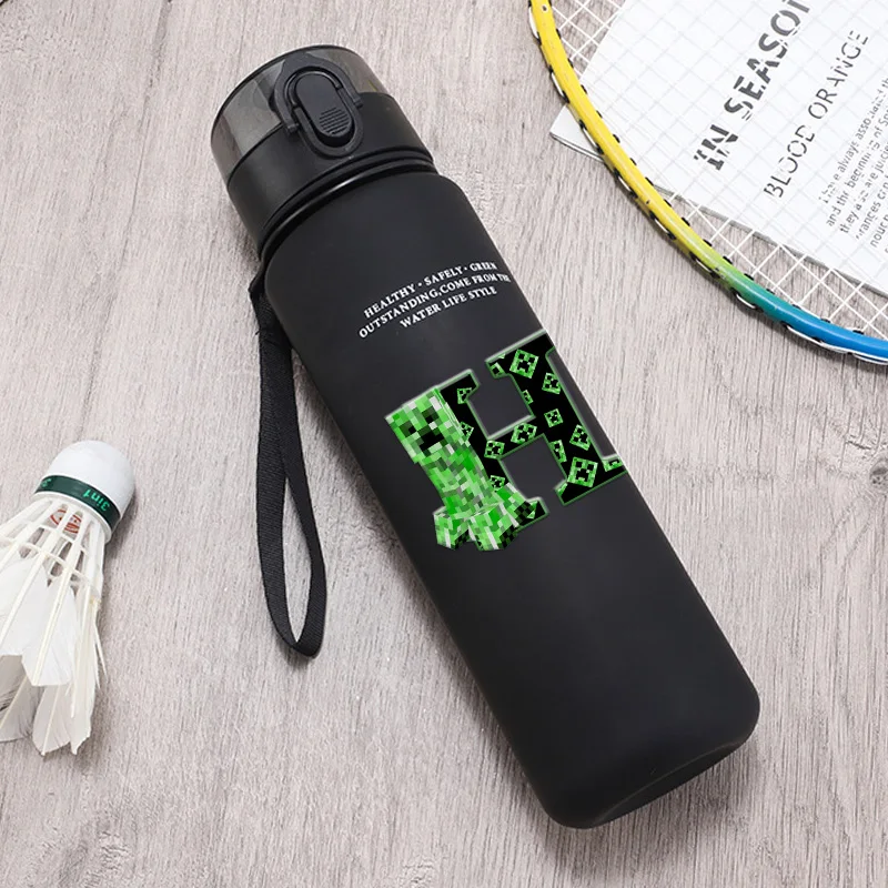 650ML Miner Crafting Pixel Wasserflasche mit Pop-up-Deckel, Cartoon A-Z Buchstaben, mattierter Trinkbecher, auslaufsicher, tragbar, Reise-Sport-Geschenk