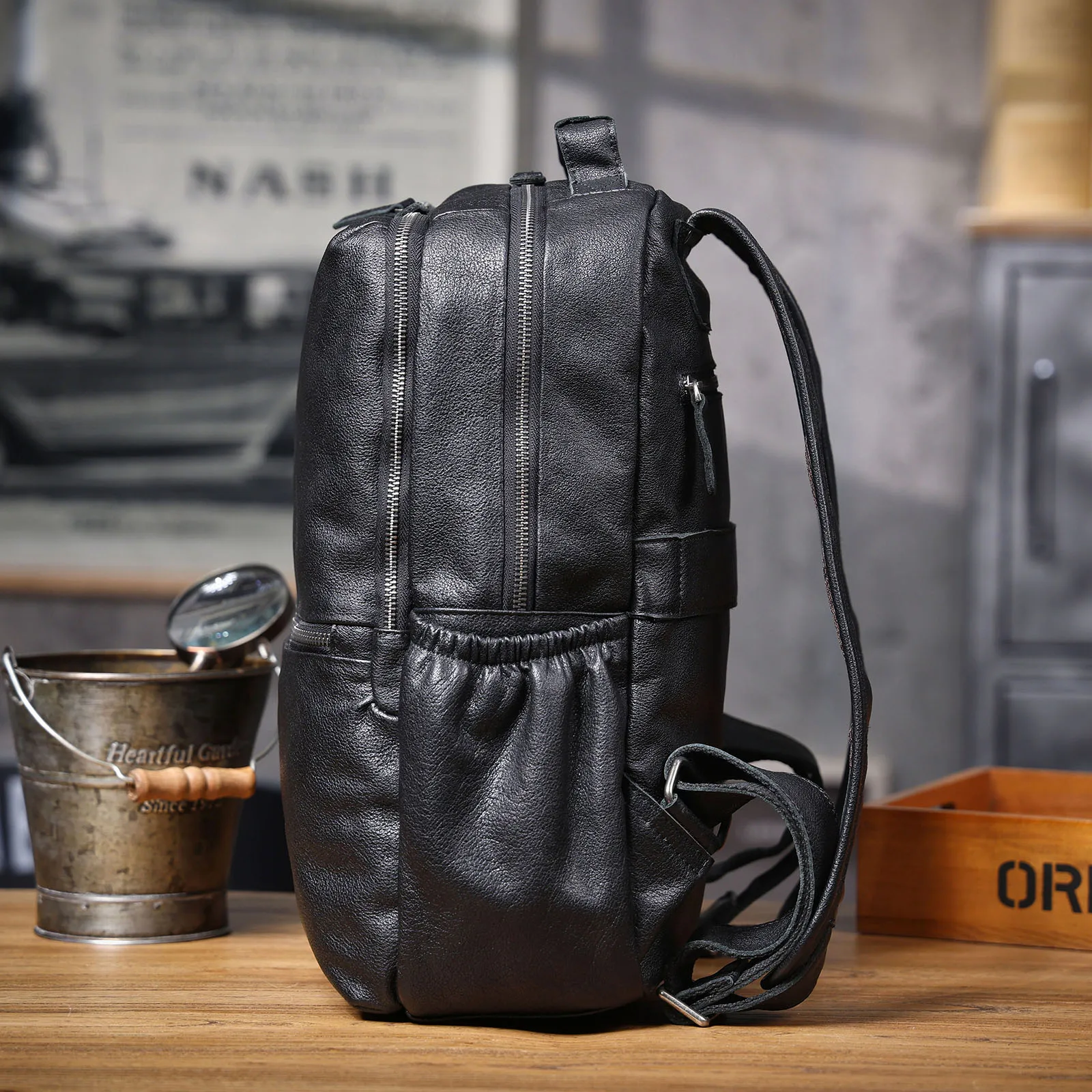 Lässiger Echtleder-Rucksack für Herren, Laptop-Tasche für Männer, Reisetasche aus hochwertigem Rindsleder, modischer Preppy-Stil. – Detail 10
