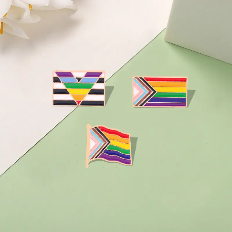 Broche personalizado con bandera del orgullo, corazón, arcoíris, victoria, insignia para solapa, bolso, joyería de minoría Sexual, regalo para amigo, alfileres esmaltados degradados